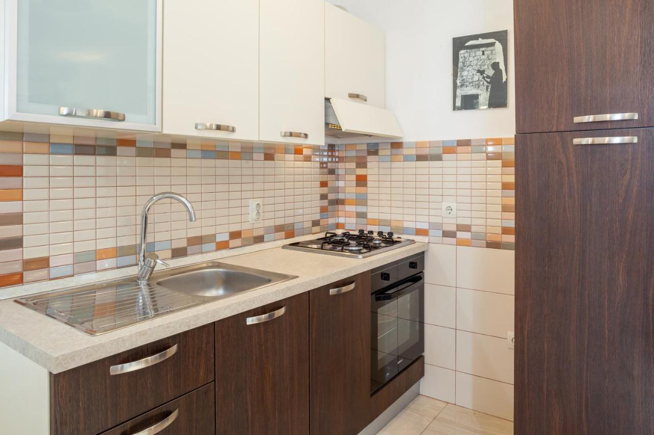 Apartments Leut 80M From The Sea Podgora Phòng bức ảnh