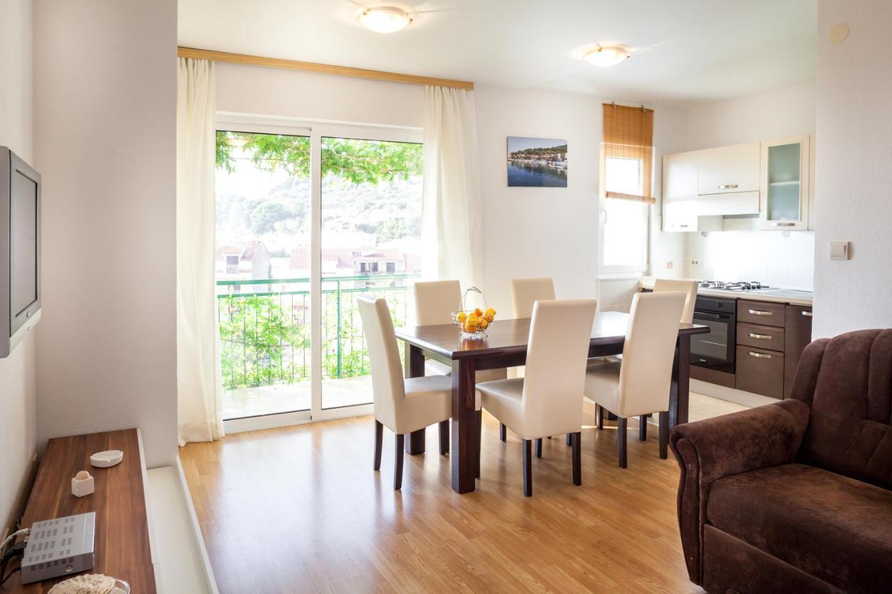 Apartments Leut 80M From The Sea Podgora Phòng bức ảnh