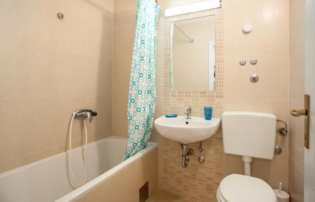 Apartments Leut 80M From The Sea Podgora Phòng bức ảnh