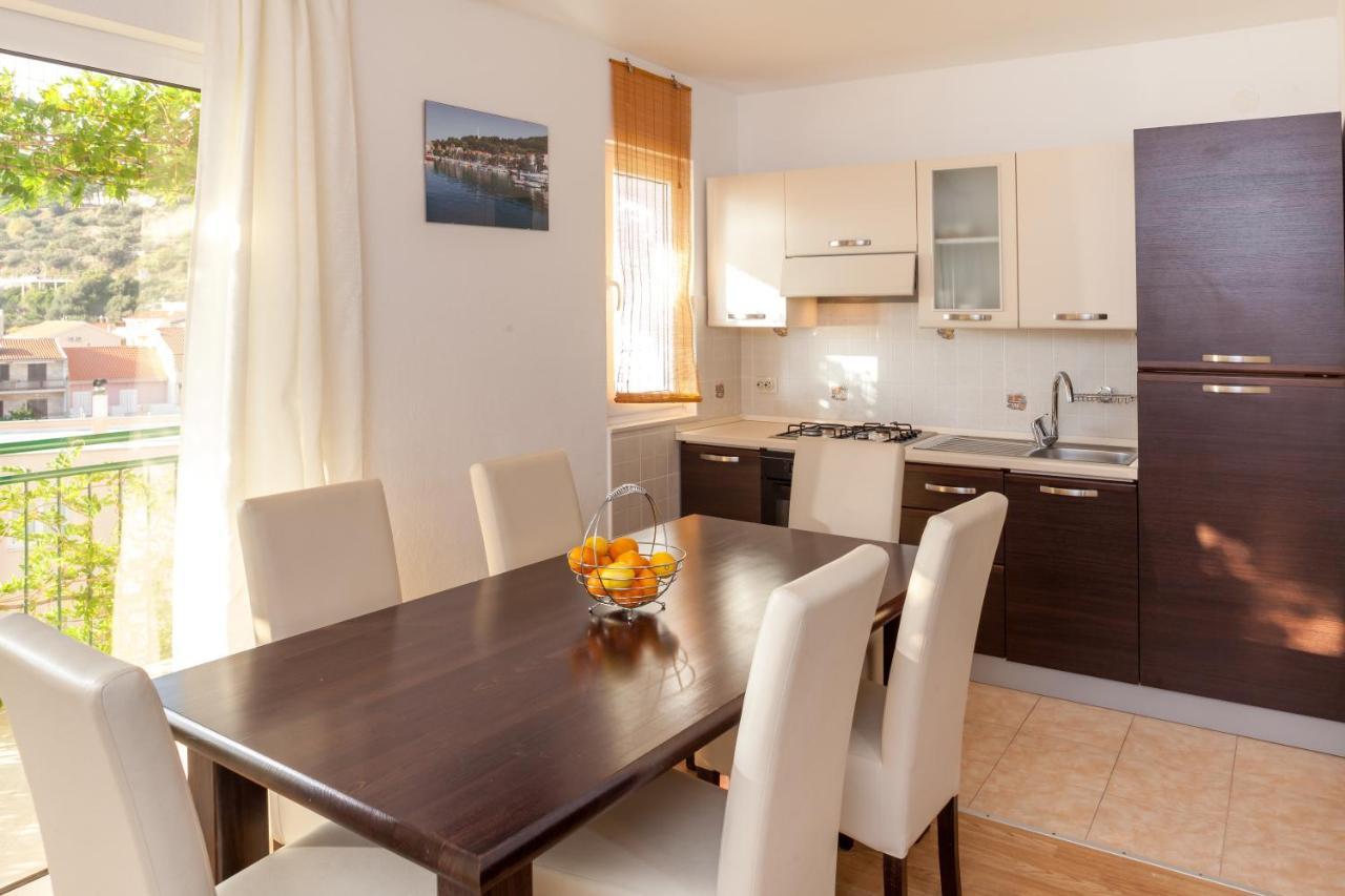Apartments Leut 80M From The Sea Podgora Phòng bức ảnh