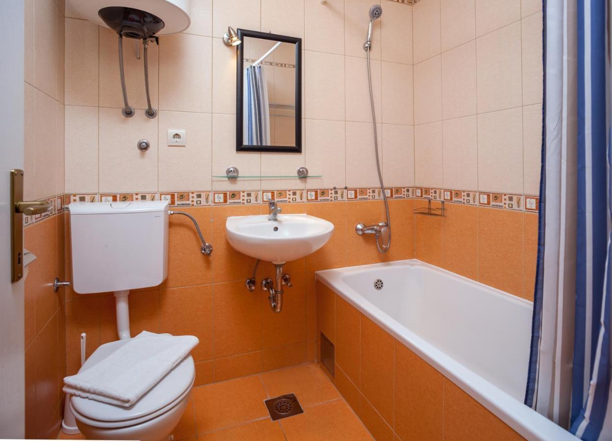 Apartments Leut 80M From The Sea Podgora Phòng bức ảnh
