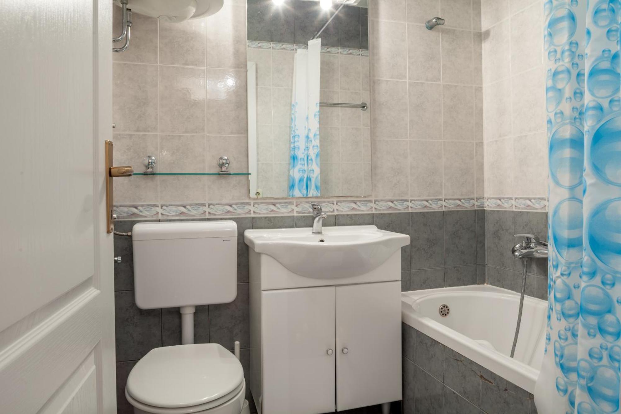 Apartments Leut 80M From The Sea Podgora Phòng bức ảnh