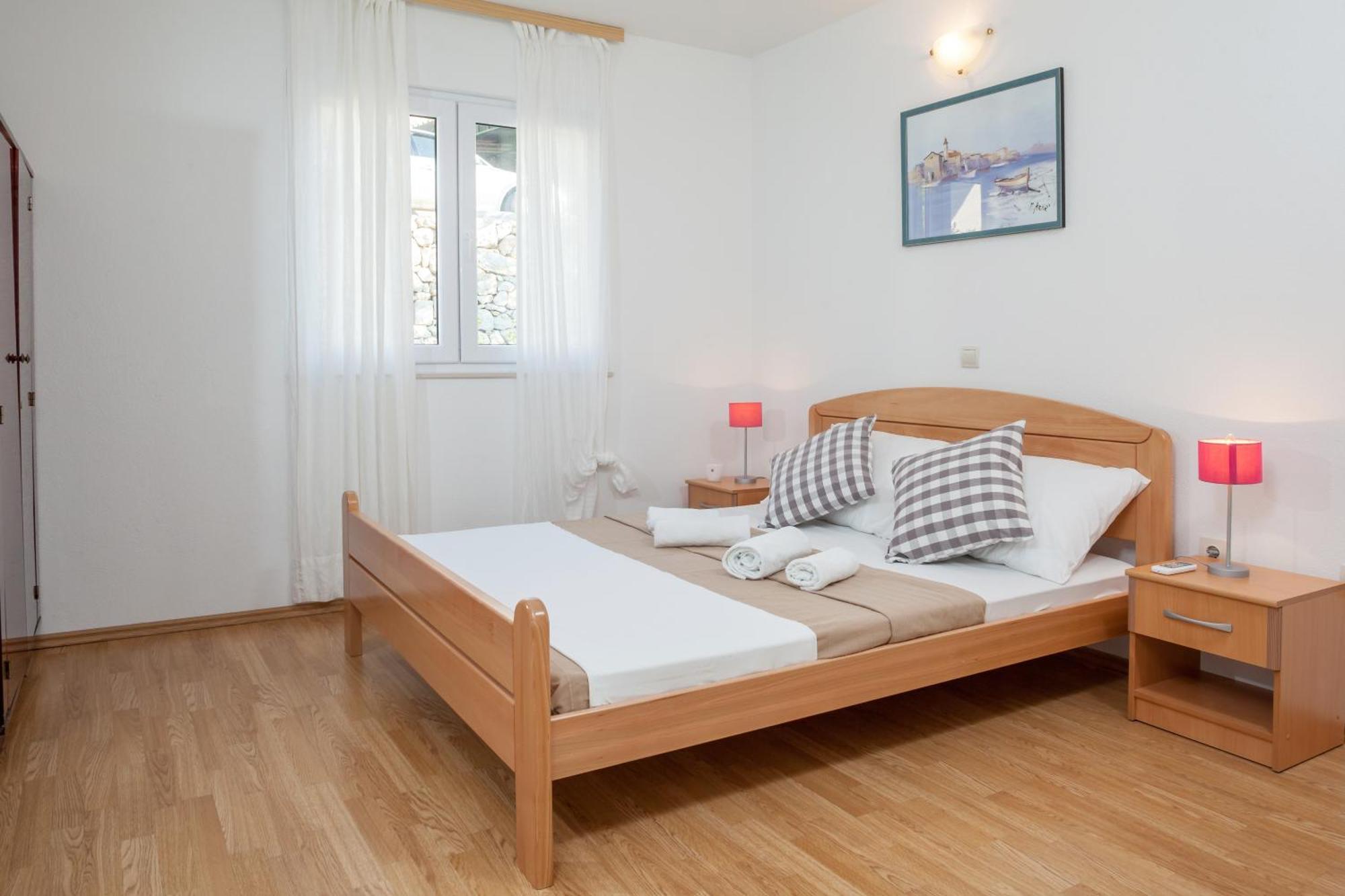 Apartments Leut 80M From The Sea Podgora Phòng bức ảnh