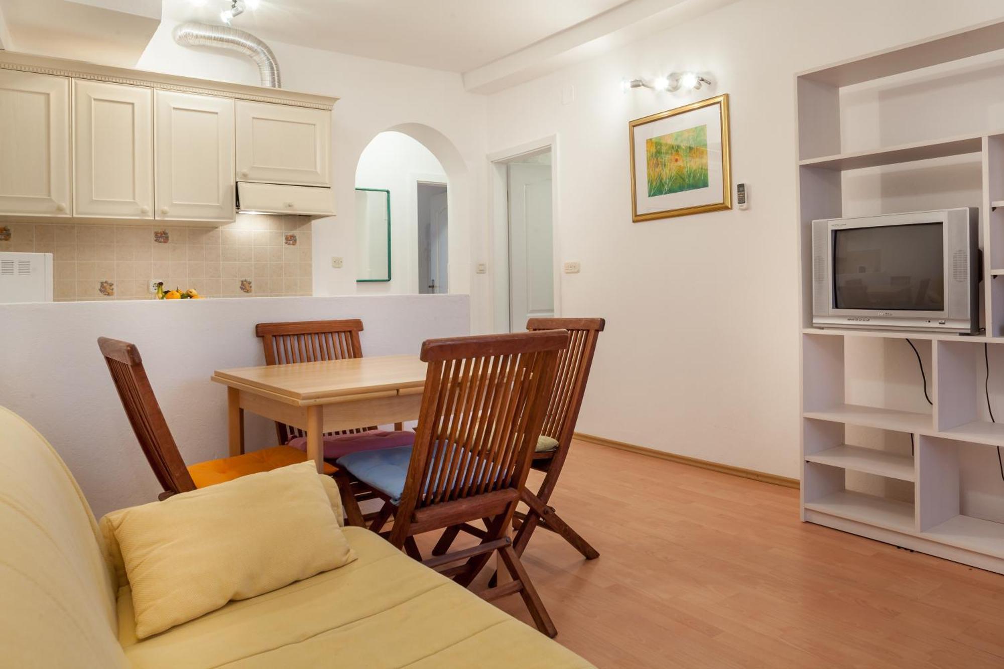 Apartments Leut 80M From The Sea Podgora Phòng bức ảnh