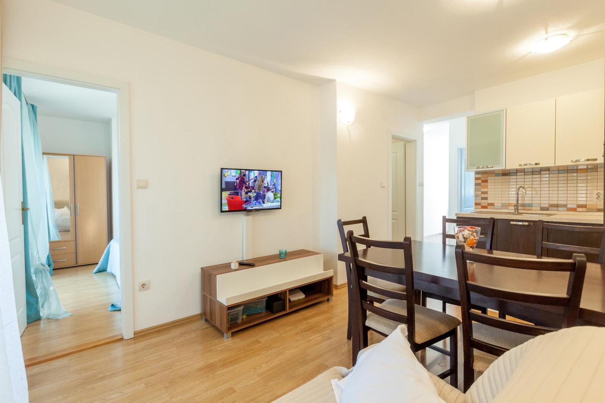 Apartments Leut 80M From The Sea Podgora Phòng bức ảnh