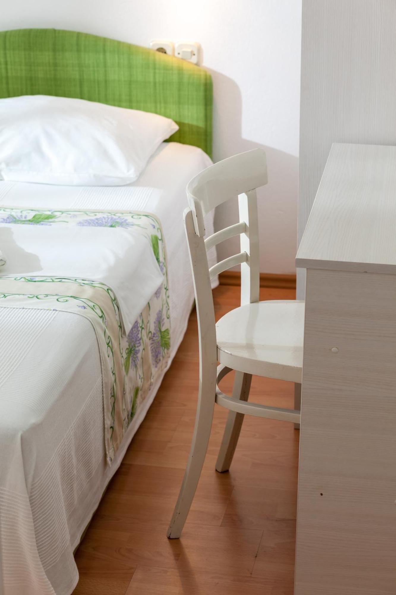 Apartments Leut 80M From The Sea Podgora Phòng bức ảnh