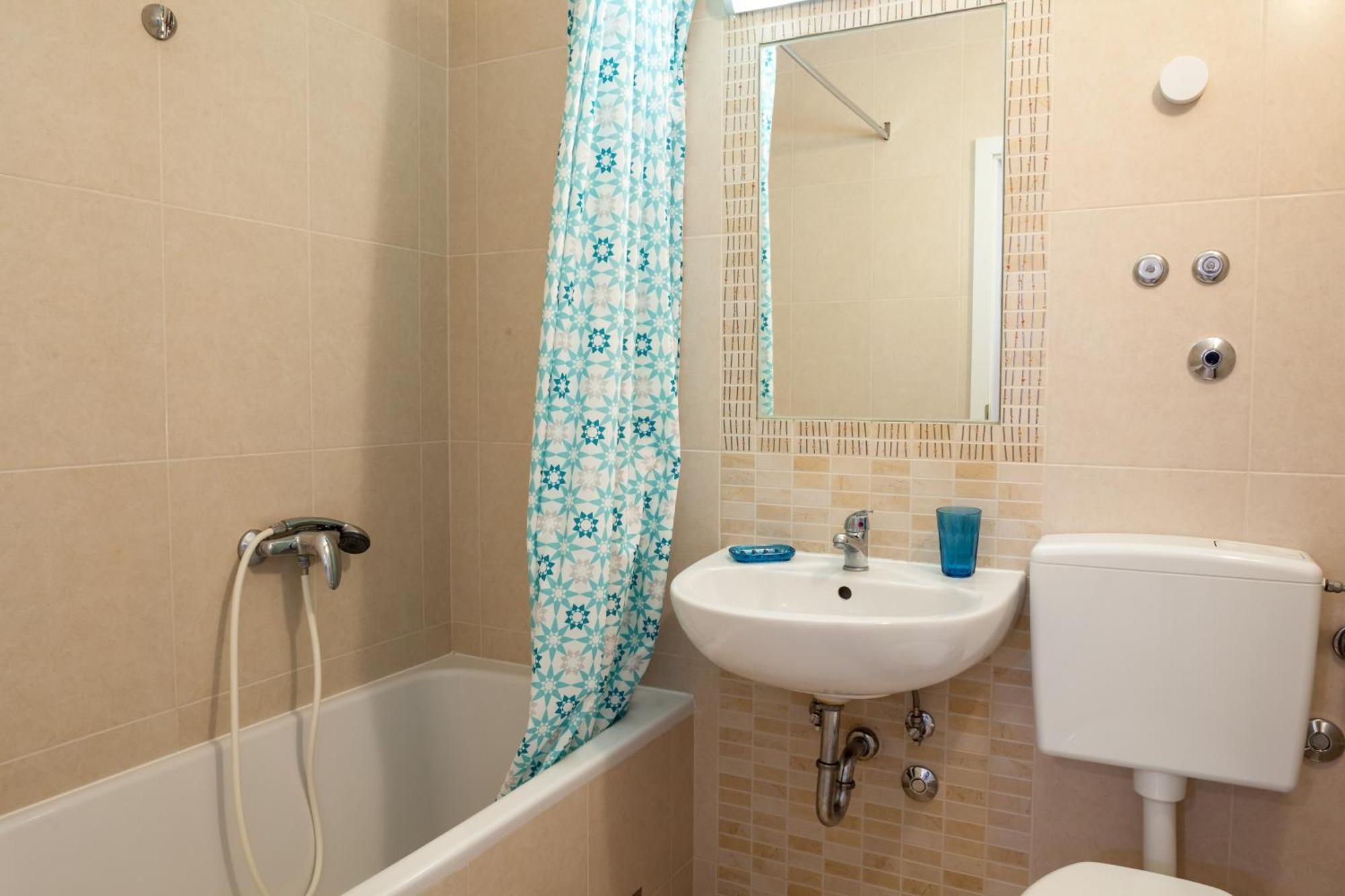 Apartments Leut 80M From The Sea Podgora Phòng bức ảnh