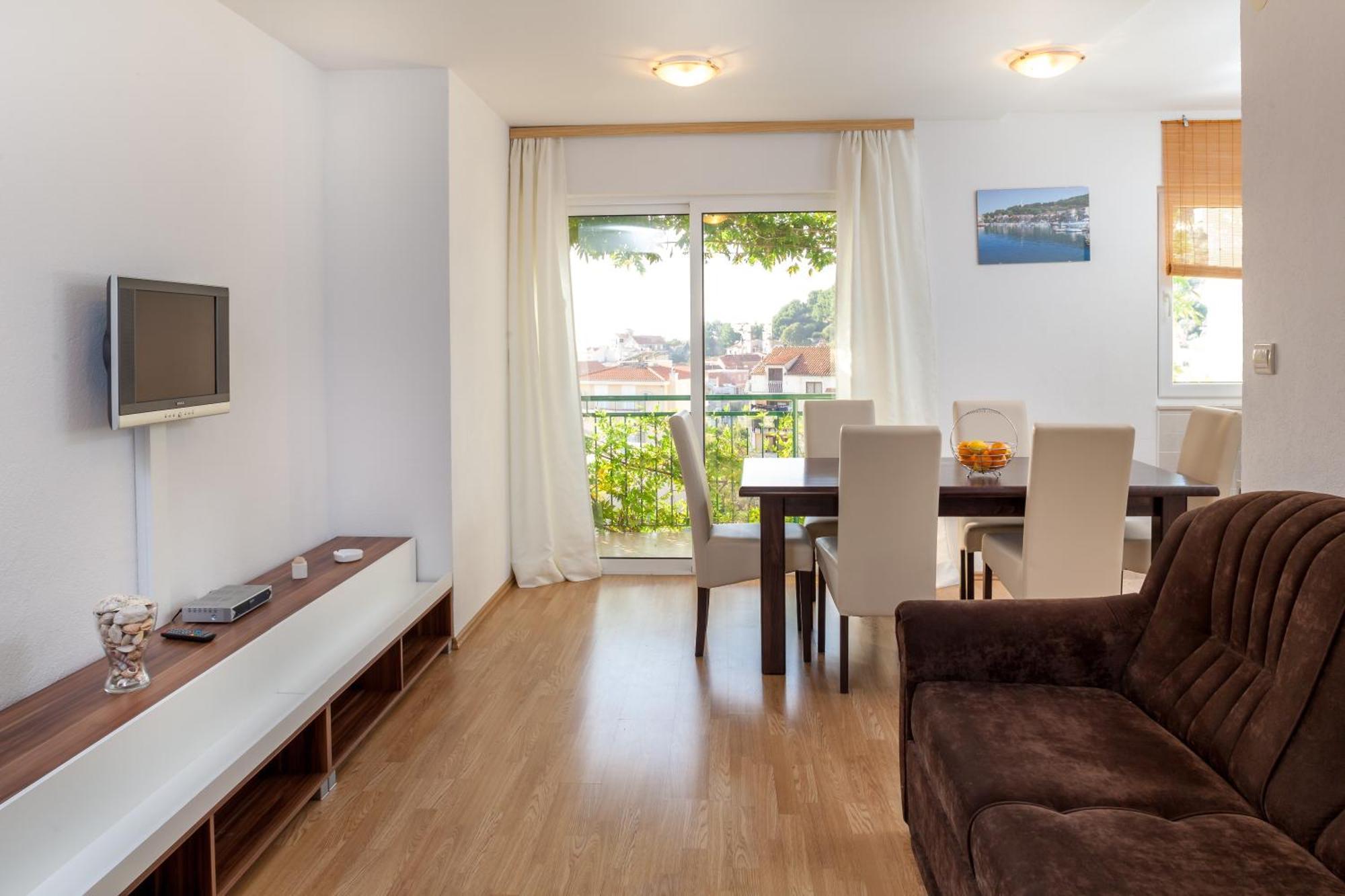 Apartments Leut 80M From The Sea Podgora Phòng bức ảnh