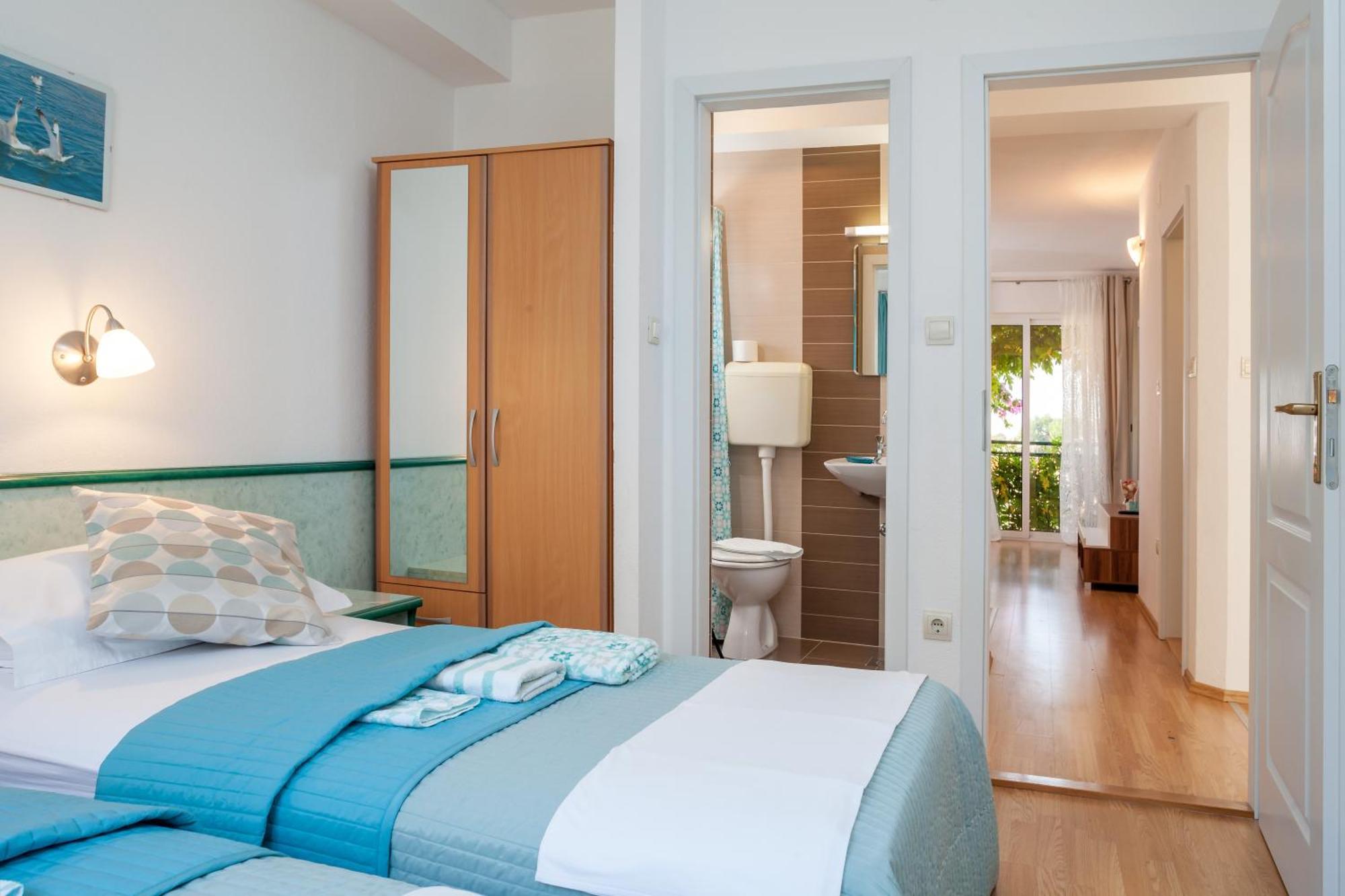 Apartments Leut 80M From The Sea Podgora Phòng bức ảnh