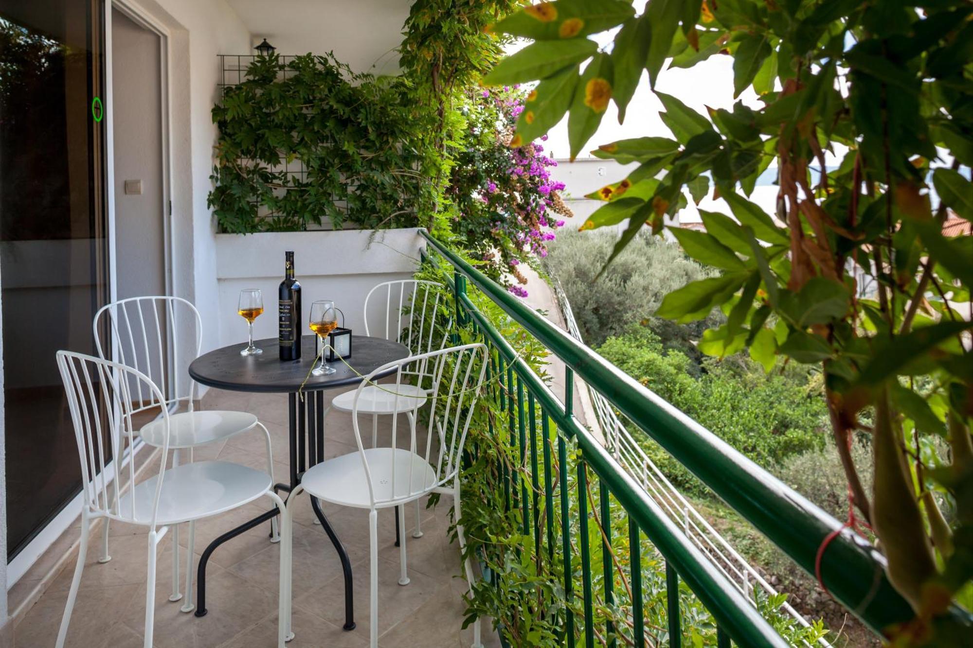 Apartments Leut 80M From The Sea Podgora Phòng bức ảnh